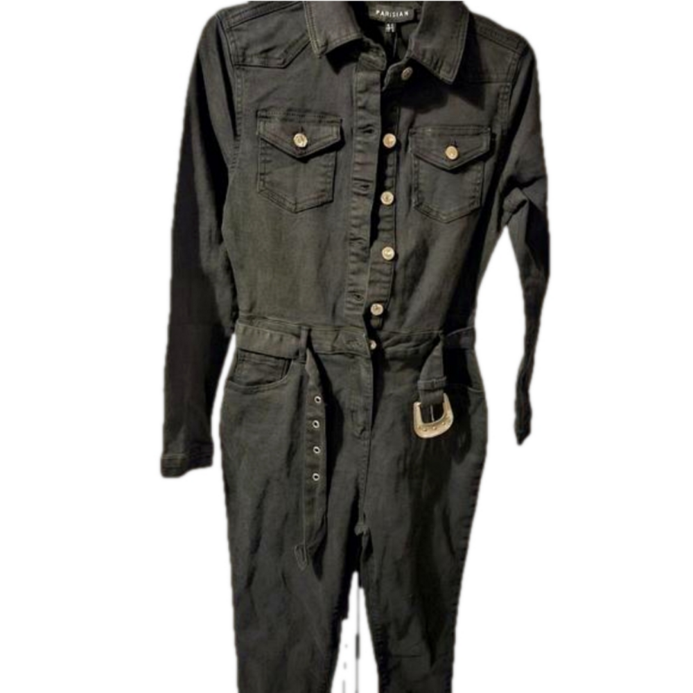 NWTs Parisian black skinny leg jumpsuit with detachable big buckle belt.
